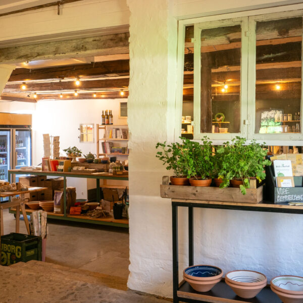 Byaasgaard gårdbutik med morgenkaffebar og lokale madvarer