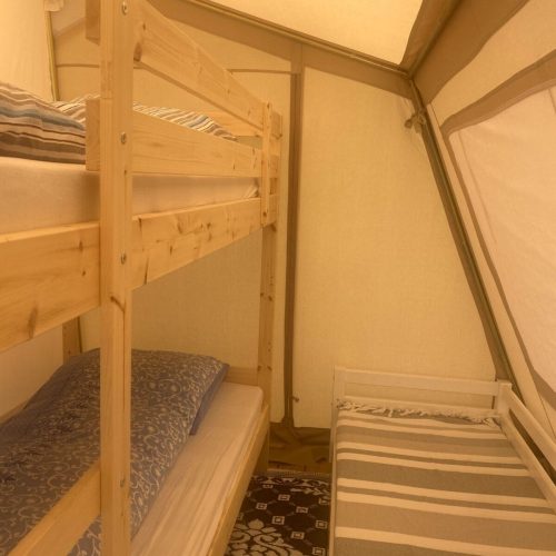 Family Safari Tent idendørs