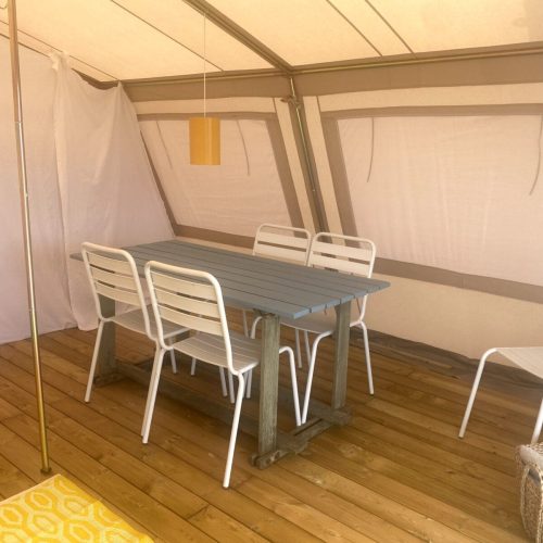 Family Safari Tent idendørs